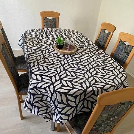 Monteurunterkunft mit 6 Zimmern Ferienhaus *